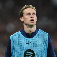 Falhas no jogo de Frenkie de Jong preocupam a comissão técnica do Barcelona; entenda