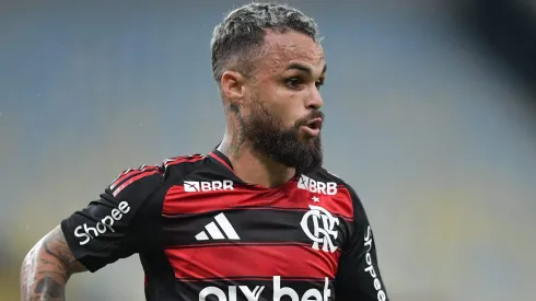 Michael se torna alvo do Corinthians e pode deixar o Flamengo de Filipe Luís.