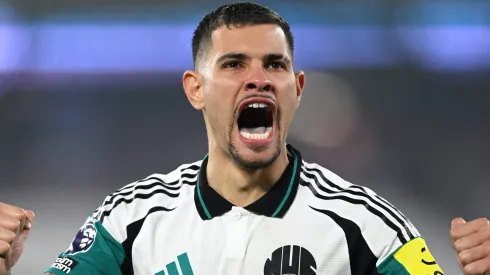 Bruno Guimarães pode deixar o Barcelona de lado para atuar no Manchester United (Photo by Justin Setterfield/Getty Images)