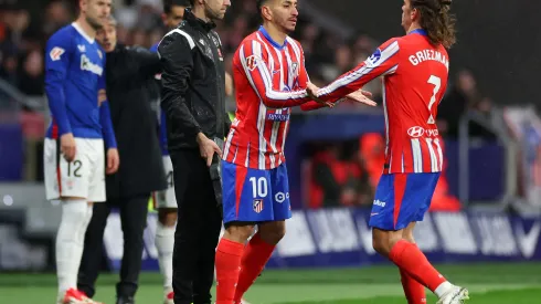 Com o River Plate e o Tigres interessados, o atacante avalia propostas para recuperar protagonismo e garantir espaço na seleção argentina. (Foto de Florencia Tan Jun/Getty Images)