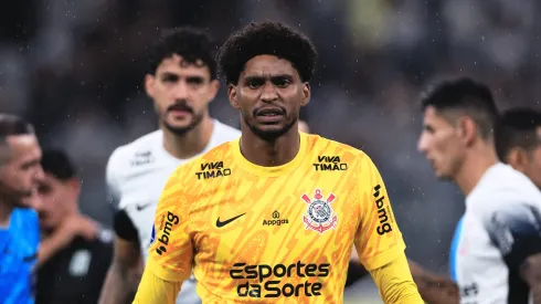 Hugo Souza rebate críticas, defende o grupo e nega influência dos jogadores na saída de Ramón Díaz. Foto Ettore ChiereguiniAGIF