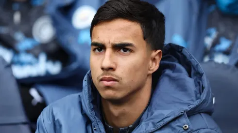 Vitor Reis pode deixar o Manchester City. (Photo by Matt McNulty/Getty Images)