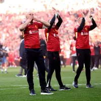 Arne Slot reverencia Jürgen Klopp após Liverpool conquistar título da Premier League