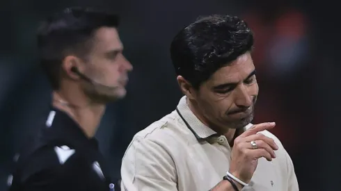 Abel Ferreira criticou o árbitro Wilton Pereira Sampaio e destacou a necessidade de mais calma nas conclusões de jogo. O Verdão agora se prepara para um duelo importante na Copa do Brasil. Foto Ettore ChiereguiniAGIF