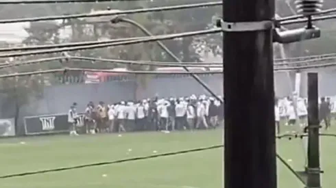 Invasão ao CT Rei Pelé na tarde desta segunda-feira. Foto: Reprodução