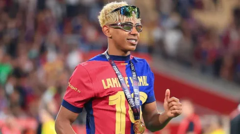Lamine Yamal, do Barcelona, aponta Lionel Messi como melhor jogador da história (Photo by Fran Santiago/Getty Images)