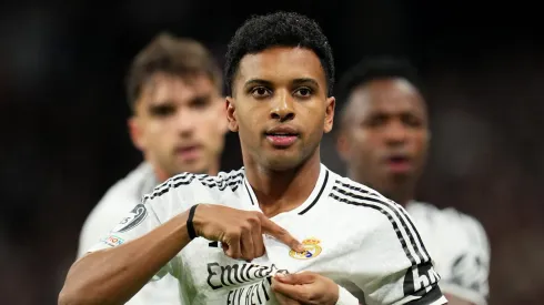 Saída de Ancelotti gera influência e Real Madrid pode vender Rodrygo para gigante inglês. (Photo by Aitor Alcalde/Getty Images)