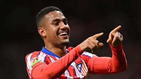 Samuel Lino deve ser a grande venda do Atlético em 2025. Foto: Denis Doyle/Getty Images)