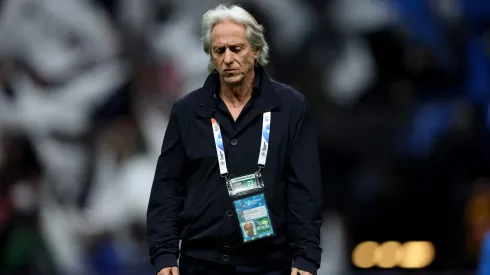 Jorge Jesus em jogo do Al-Hilal. Foto: Yasser Bakhsh/Getty Images