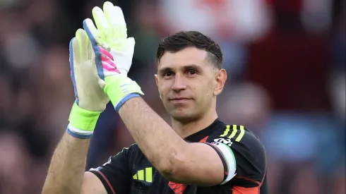 Dibu Martínez, da Argentina e do Aston Villa, pode reforçar clube da Arábia Saudita. (Photo by Michael Steele/Getty Images)