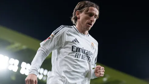 Luka Modrić em jogo do Real Madrid. Jogador ainda não garantiu a sua permanência. Foto: Aitor Alcalde