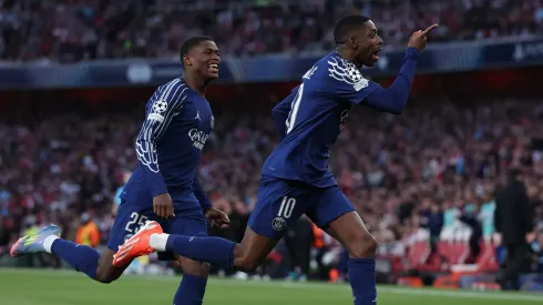 Ousmane Dembélé iguala recorde de Mbappé e lidera o PSG em vitória crucial sobre o Arsenal na semifinal da Champions League. (Foto: Michael Steele/Getty Images)
