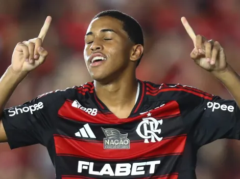 Emocionado, Joshua homenageia Filipe Luís após marcar seu primeiro gol