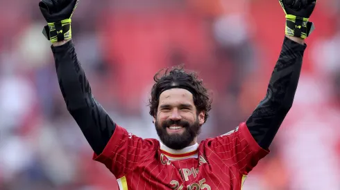 Alisson, goleiro do Liverpool (Photo by Carl Recine/Getty Images)