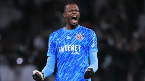 Carlos Miguel goleiro do Corinthians comemora gol de Yuri Alberto