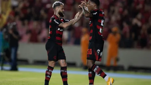 O Flamengo detalhou um grande investimento no atacante Gonzalo Plata e em outros reforços no primeiro trimestre de 2025, ao mesmo tempo em que lida com desfalques importantes e busca manter a liderança no Brasileirão. Foto Kayan MendesAGIF
