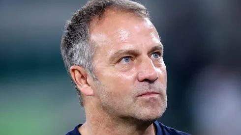 Barcelona encaminha a renovação de contrato com Hansi Flick em 100%.