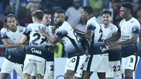 Corinthians oferta três anos e aumento salarial para Bidu em novo acordo.