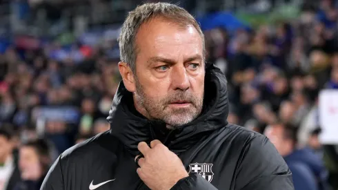 Hansi Flick pede ao Barcelona para fechar com novo lateral e Frimpong pode ser contratado (Photo by Angel Martinez/Getty Images)