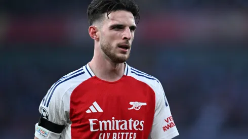 Rice rebate críticas e reforça confiança do Arsenal antes de duelos decisivos. (Foto de Justin Setterfield/Getty Images)