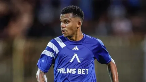 Maicon Araújo com a camisa do Levski Sofia