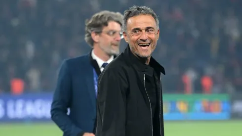 Sob o comando de Luis Enrique, o clube parisiense busca agora a conquista do triplete e se prepara para o duelo decisivo contra a Inter de Milão. (Foto de David Ramos/Getty Images)