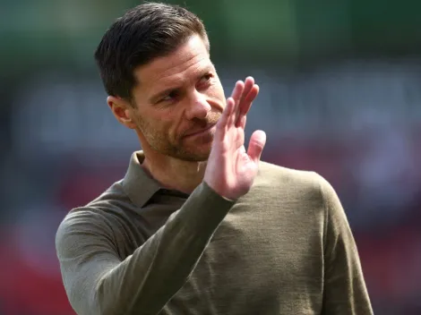 Clube encaminha acordo com Cesc Fàbregas para substituir Xabi Alonso