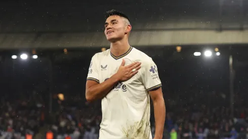 Carlos Alcaraz durante jogo do Everton