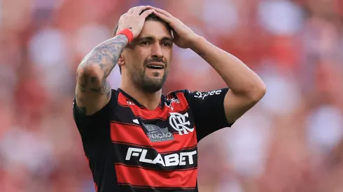 Atitude de Arrascaeta deixa os torcedores do Flamengo irritados na web: "Isso não existe". (Photo by Buda Mendes/Getty Images)