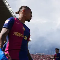 Raphinha quer renovar com Barcelona e projeta futuro com Hansi Flick: “Pensar em chegar…”