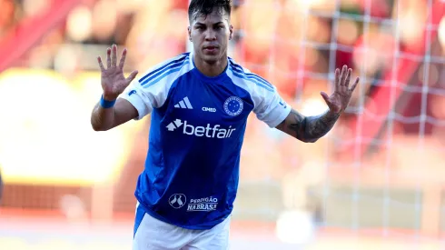 Kaio Jorge tem se destacado de forma impressionante no Brasileirão 2025, com gols e assistências que o colocam entre os principais nomes da competição.  Foto Marlon CostaAGIF