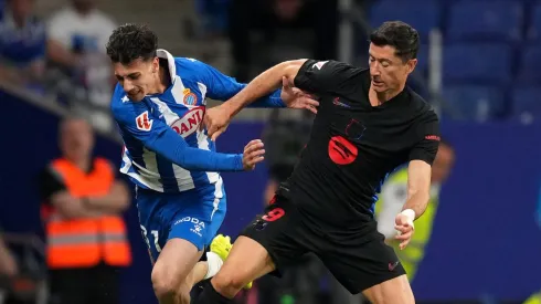 Vídeo: Partida entre Espanyol x Barcelona é paralisada após confusão; Torcedores tentam invadir o campo. (Photo by Alex Caparros/Getty Images)