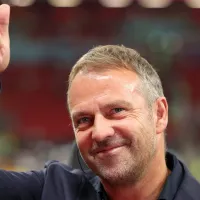 Barcelona encaminha renovação com Hansi Flick e contrato até 2027 deve ser anunciado em breve