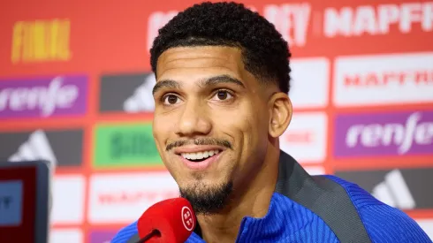 Torcida do Barcelona recebe recado de Ronald Araújo após título da La Liga: "Os torcedores...".(Photo by Fran Santiago/Getty Images)