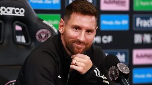 Messi volta a falar sobre rivalidade com Cristiano Ronaldo em entrevista e leva internautas à loucura. (Photo by Megan Briggs/Getty Images)