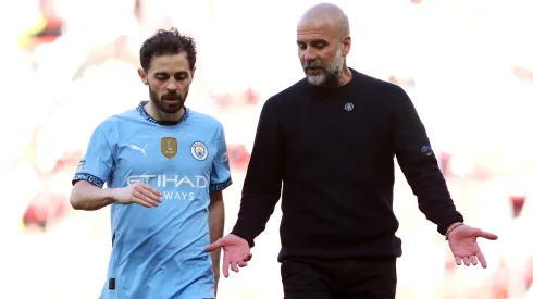 Bernardo Silva e Pep Guardiola em jogo do Manchester City. Foto: Michael Steele