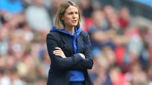 Treinadora do Chelsea, Sonia Bompastor, abre o jogo sobre os investimentos dos clubes no futebol feminino (Photo by Richard Pelham/Getty Images)