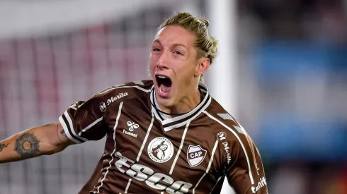 Ignacio Schor marca o gol da classificação do Platense sobre o River Plate. Foto: Marcelo Endelli/Getty Images