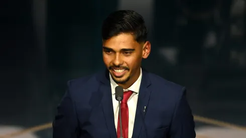 Guilherme Madruga venceu o Prêmio Puskás em 2023. Foto: Kate Green/Getty Images