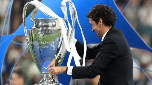 Raúl com a taça da Champions League. Foto: Shaun Botterill/Getty Images