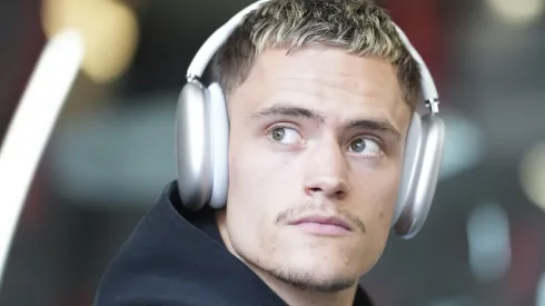 Florian Wirtz está de malas prontas para deixar o Leverkusen. Foto: Pau Barrena/Getty Images