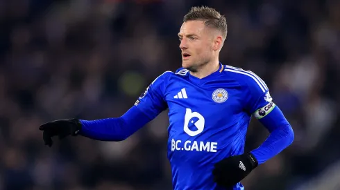 Após 12 anos de glórias com o Leicester City, Jamie Vardy se prepara para encerrar sua trajetória na Inglaterra. (Foto de Carl Recine/Getty Images)