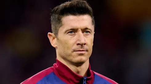 Lewandowski recebe oferta para trocar o Barcelona pelo futebol da Arábia Saudita (Photo by Aitor Alcalde/Getty Images)