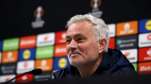 O Fenerbahçe estuda as situações de Jack Grealish e Jeremy Doku no Manchester City como possíveis reforços. (Foto de Ian MacNicolGetty Images)