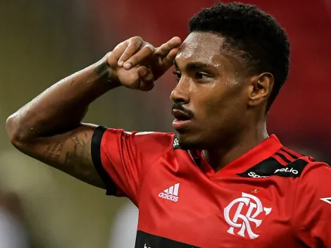 Alguns torcedores pedem volta do atacante Vitinho ao clube