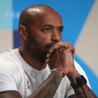 Henry critica Mikel Arteta e cobra títulos: “Arsenal precisa de um camisa 9”