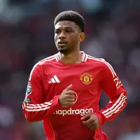 Jogador do Manchester United reage a insultos com gesto obsceno após derrota