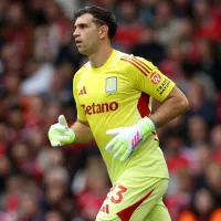 Dibu Martínez aceita o desafio e está disposto a jogar pelo Manchester United