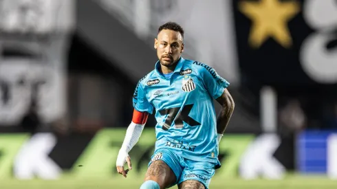 Neymar com a camisa azul do Peixe. Foto: Raul Baretta/Flickr Santos