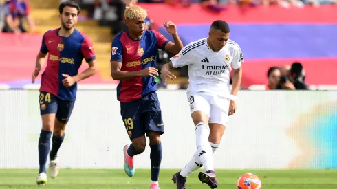 Após brilhar pelo PSV Eindhoven, o atacante croata avalia propostas e desperta o interesse de clubes como o Olympique de Marselha. (Foto de David Ramos/Getty Images)